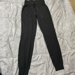 Lululemon | Size 2 |